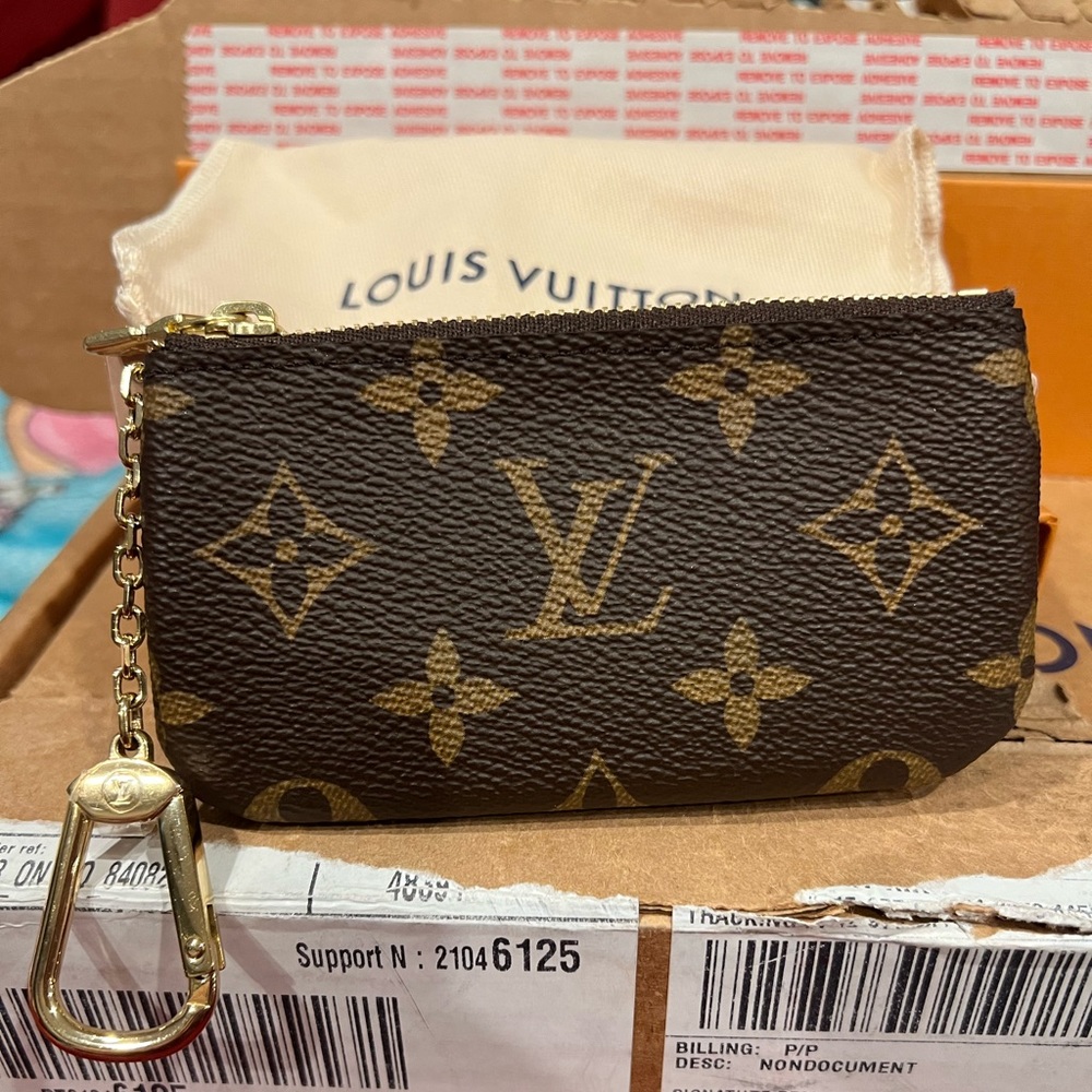 Louis Vuitton key cles